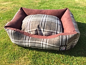 Classic Dog Settee Check Chatsworth Nutmeg  - Various Sizes