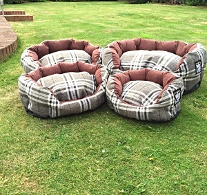 Country Check Deluxe Oval Dog Basket - Check Chatsworth Nutmeg